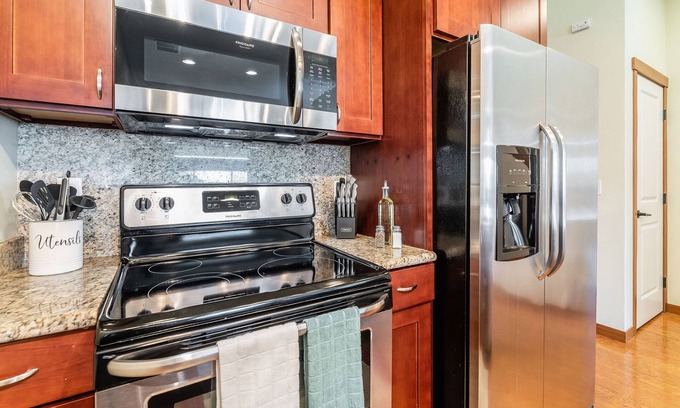 Hilltop House | <1 mi to Dome | 3BD 2.5BA | Townhouse | Garage -22