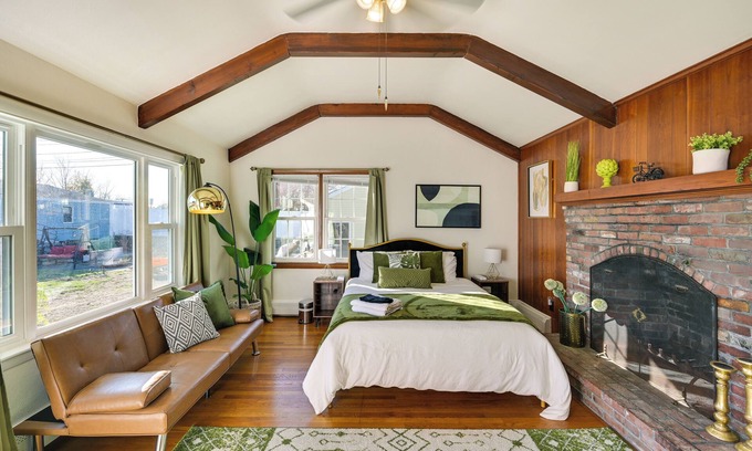 Salem Apartment | 1 Mi to Downtown Salem: Studio w/Fire Pit Access