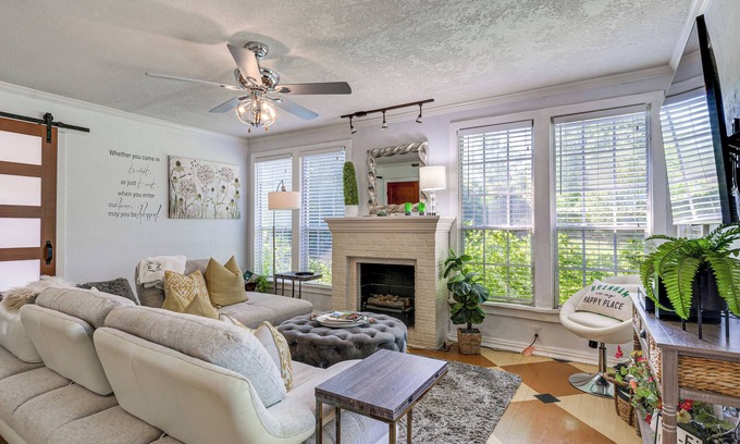 Brenham House | 1 Mi to Dtwn: Family-Friendly Brenham Bungalow!