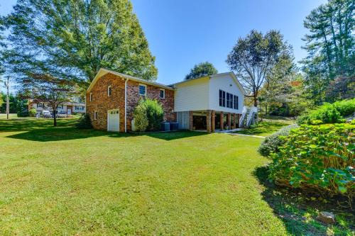 Hudson House | 1 Mi to Dtwn Home with Fire Pit and Deck in Hudson!