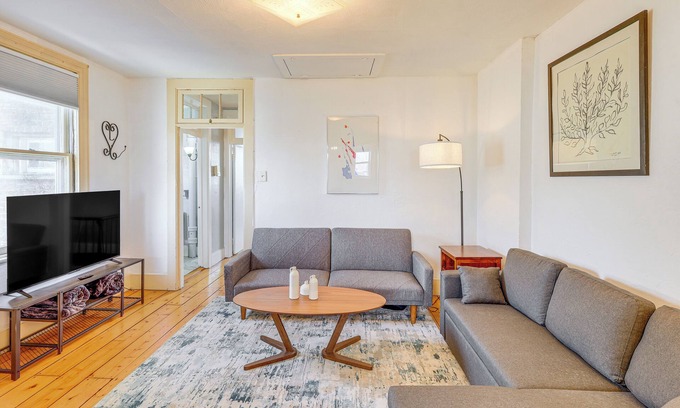 Stockade Historic District Apartment | 1 Mi to Dtwn: Schenectady Apt in Stockade District