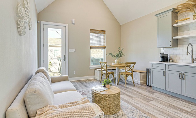 Galveston House | 1 Mi to Galveston Beach, Seawall: New Tiny Home!