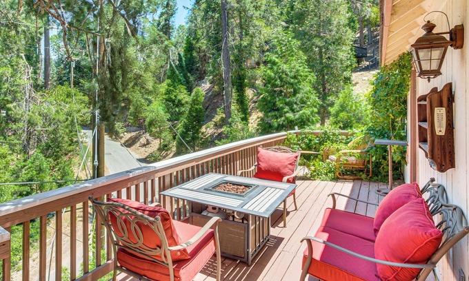 Crestline House | 1 Mi to Lake Gregory: Alpine Gem w/Covered Patio