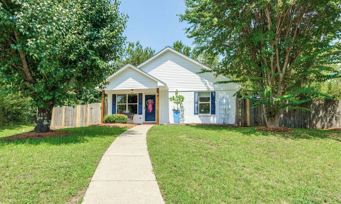 Oxford House | 1 Mi to Ole Miss: Pet-Friendly Retreat w/Yard