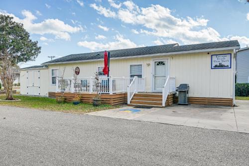 Garden City House | 1 Mi to Surfside Beach Coastal Cottage