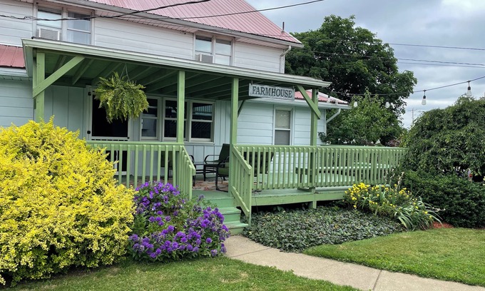 Millersburg Other | 1 mile from Berlin Amish farmhouse