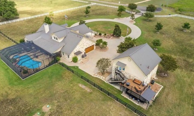 Cedar Creek Other | 1 of a kind guest house 15 mins from Austin Airport