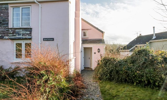 Lansallos House | 1 Rose Cottages