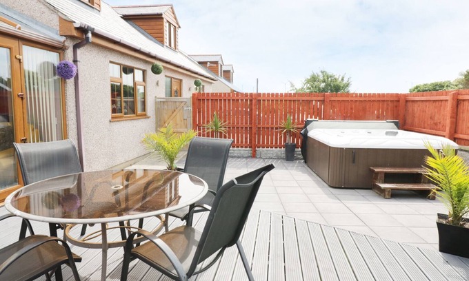 Cemaes Bay House | 1 THE OLD SMITHY, pet friendly, luxury holiday cottage in Cemaes Bay