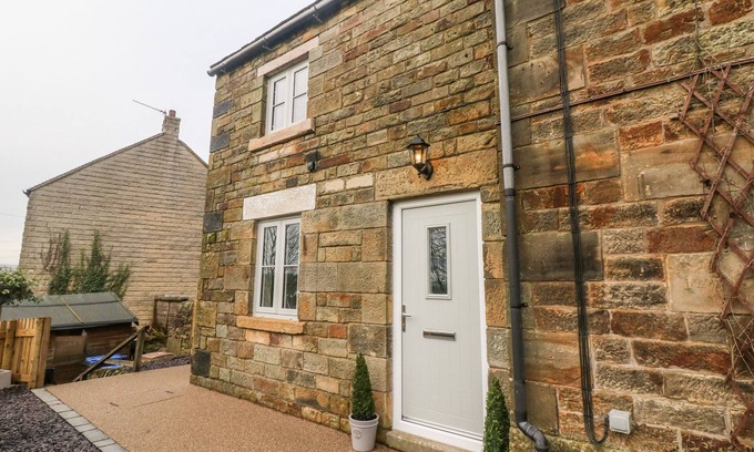 Longnor Cottage | 1 TOWN HEAD, pet friendly, luxury holiday cottage in Longnor