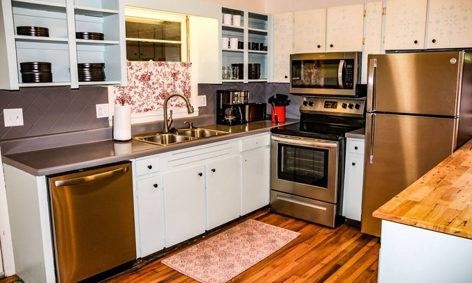 Bryson City Cottage | *10% Discount off weekdays through Dec 23- New Reservations Only*