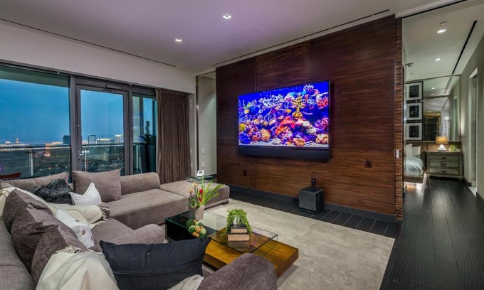 Las Vegas Apartment | $10 million penthouse with jacuzzi on balcony