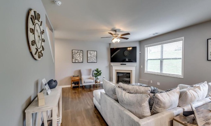 Cliftondale House | 10 Minutes from Airport & Convention Center