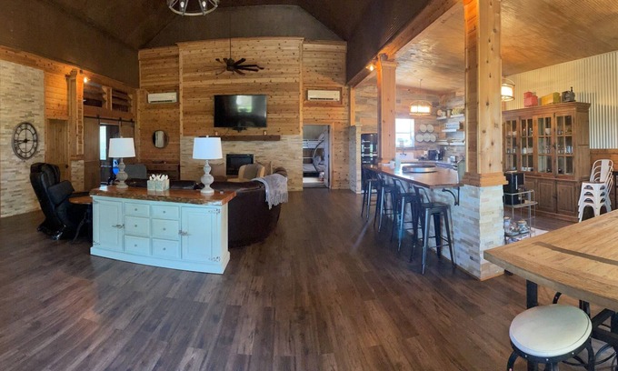 Bryan House | 10 minutes from TAMU campus quiet and cozy get away!