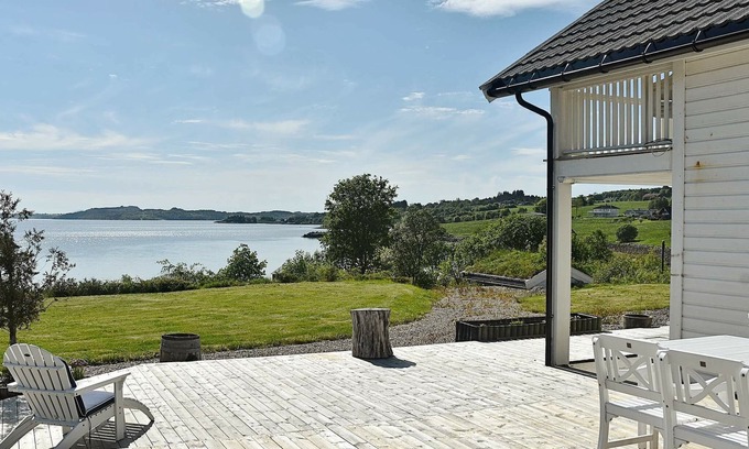 Fraena House | 10 person holiday home in Tornes I Romsdal