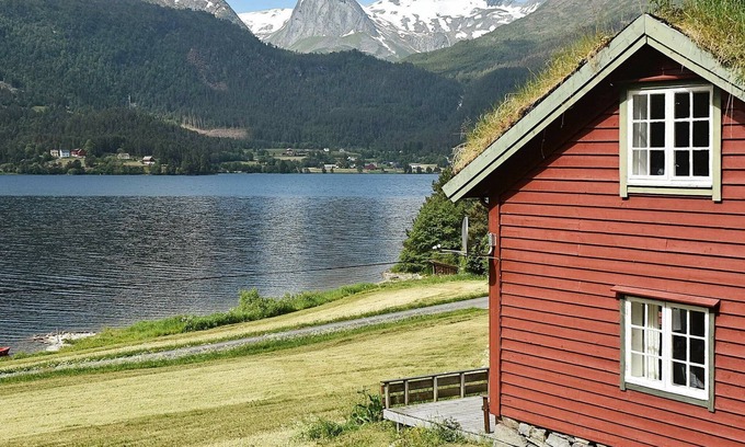 Volda House | 10 person holiday home in Folkestad