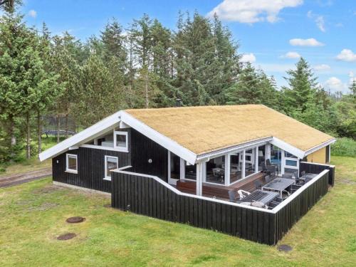 Grønhøj House | 10 person holiday home in Saltum-By Traum