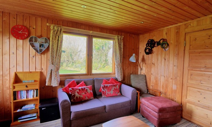 Combpyne Cottage | 10 PINEWOOD RETREAT, family friendly, with pool in Lyme Regis