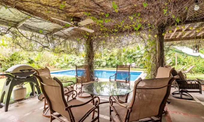 Turrialba House | 100-year old farm house with swimming pool