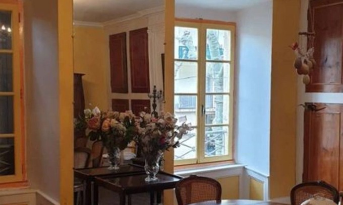 Florac Apartment | 100m² apartment in townhouse in the heart of Florac