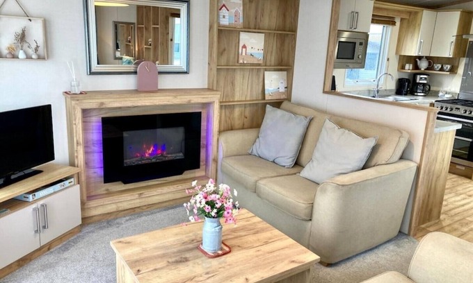 Bude Cabin | 102, Duckpool- a comfortable, spacious modern holiday home, close to amenities