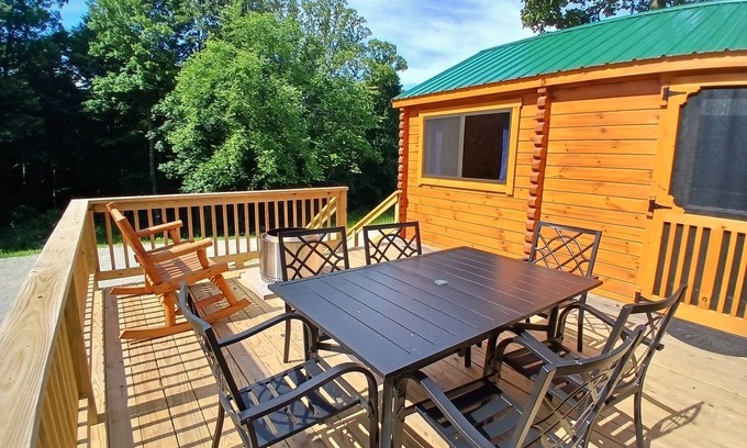 Logan Cabin | 108) Jay Log Cabin. Close to Hocking Hills State Park and more!