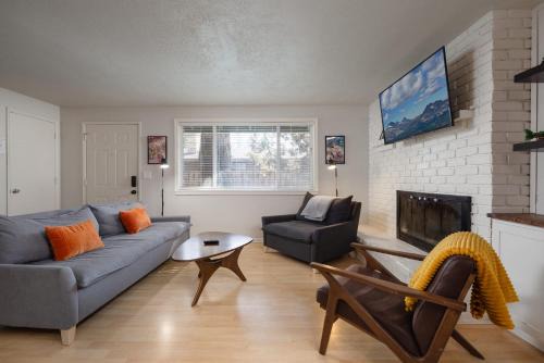 Orchard District House | 10min to Downtown Bend - Chic 2BDR