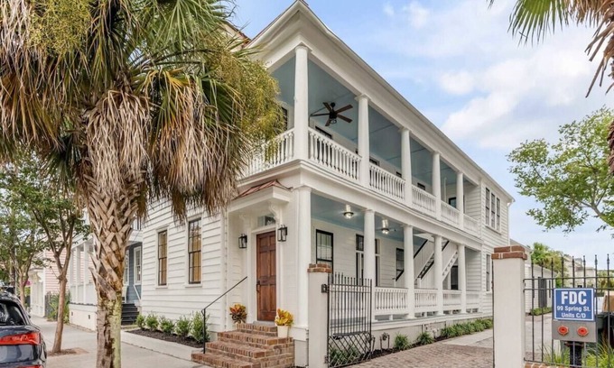 Cannonborough Elliotborough House | 11 Bedroom Complex- 3 Blocks From King St!