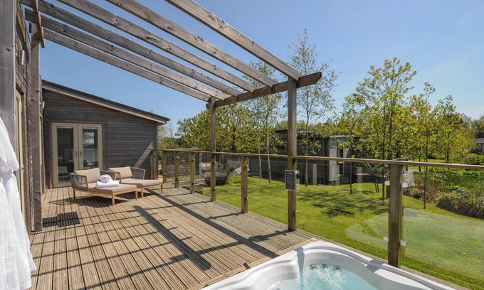 Dobwalls Cottage | 11 MEADOW RETREAT, romantic, luxury holiday cottage in Dobwalls