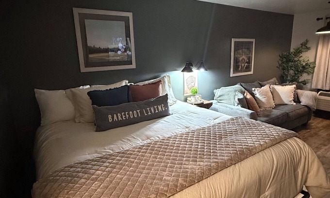 Branson Apartment | 113 -The Sandlot- King Suite & Silver Dollar City Gem!