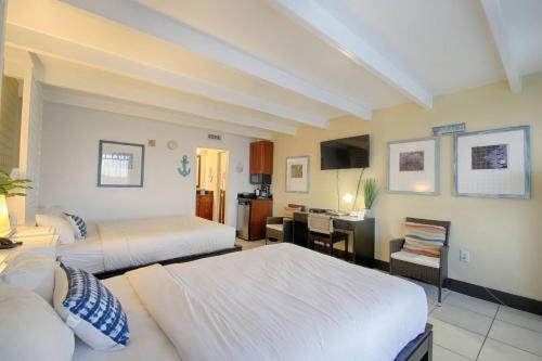 Ruskin House | 115 Little Harbor Inn