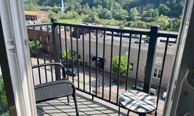 Central Business District Apartment | 11th St Loft with River & Main Attraction Views