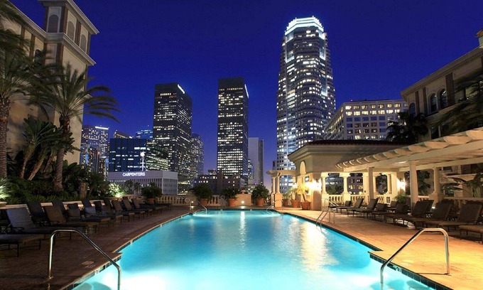City West Apartment | #120217 Large Executive Suite w/2 Parking Spaces