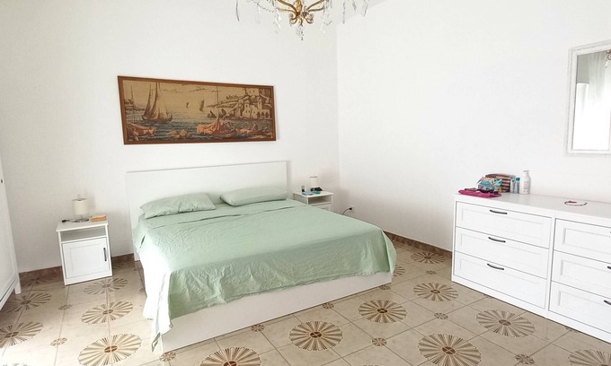 Pozzallo Apartment | 120sqm, 400mt sea, 8 pers, two bathrooms, air conditioners, 3 king size rooms