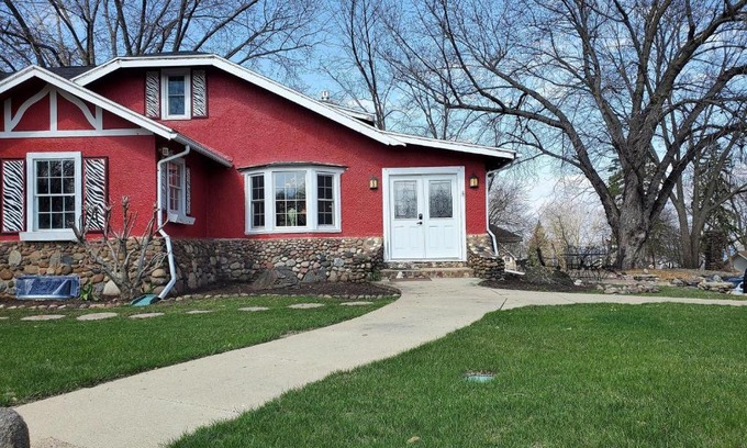 Arnolds Park Villa | 127 Hwy 71 Main House