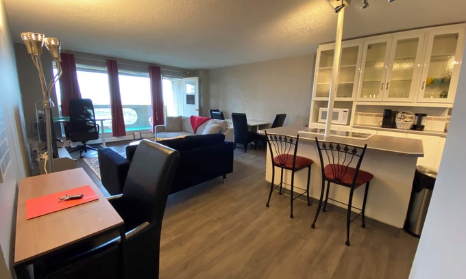 Dalhousie Apartment | 130° River Panoramic View in the heart of Downtown