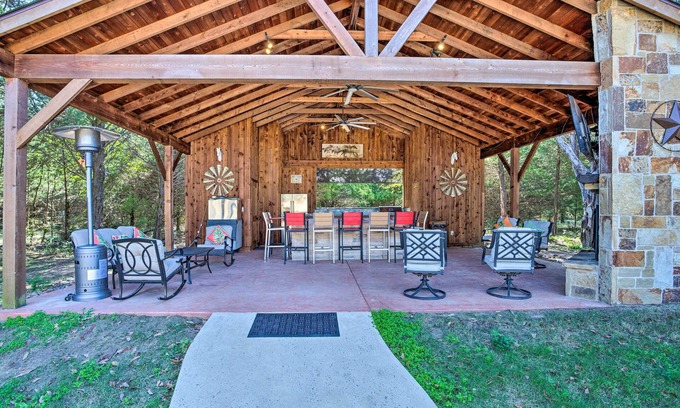 Elmo House | 14-Acre Terrell Ranch Escape w/Pool & Fire Pit!