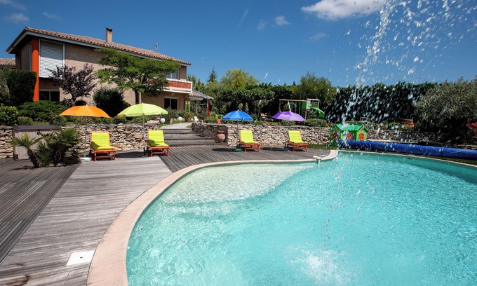 Issel Villa | 14-person villa with heated pool