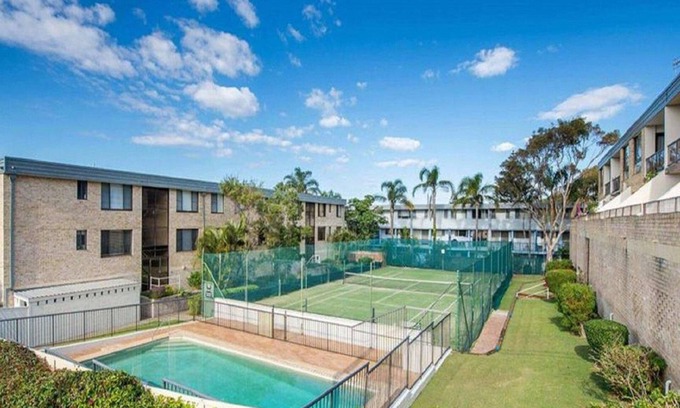 Fingal Bay Apartment | 14 The Dunes, 38 Marine Dr - large unit with pool, tennis court and across from Fingal beach