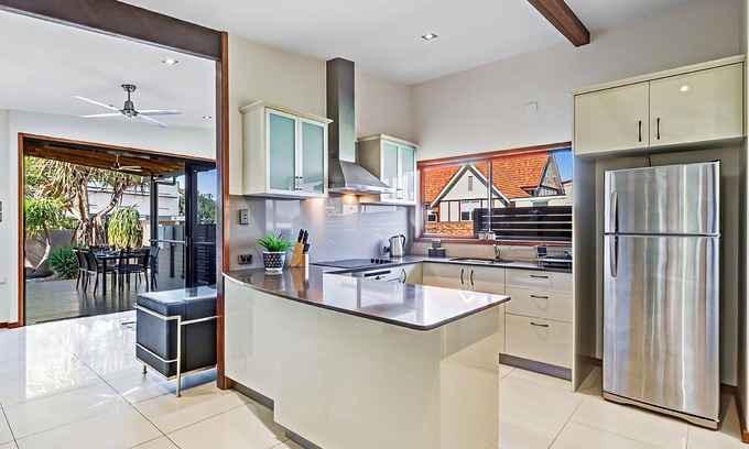 Scarborough House | 145 Prince Edward's Parade