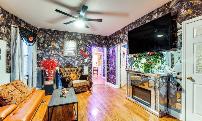 Newark Apartment | 15 Mi to NYC: Apartment in Newark