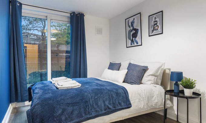 Junction Apartment | 15 Mins to Central LDN, Sleeps 8, Spacious Home