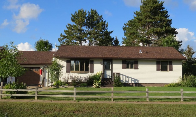 Babbitt House | 15 Mins to Ely MN & BWCA Babbitt MN