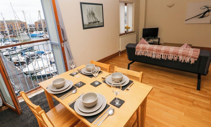 Milford Haven Cottage | 15 SOVEREIGN HOUSE, family friendly in Milford Haven