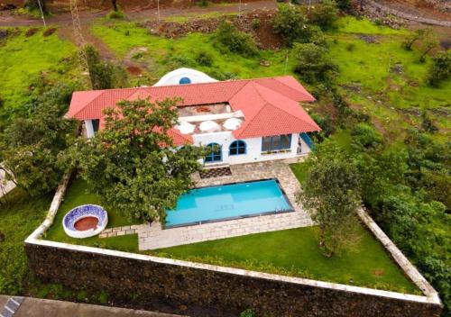 Igatpuri Villa | 1517 Greek House by Kaz Stays