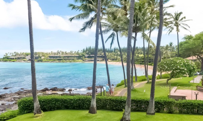 Napili Apartment | 158 Ten Star Reviews out of 158, AMAZING, Maui Magic, A206 with AC, BEACHFRONT