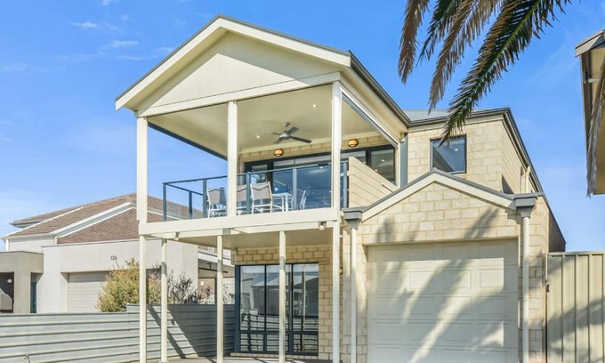 Hayborough House | 15A Elliot - BYO Linen - Wi-Fi - Close to Beach