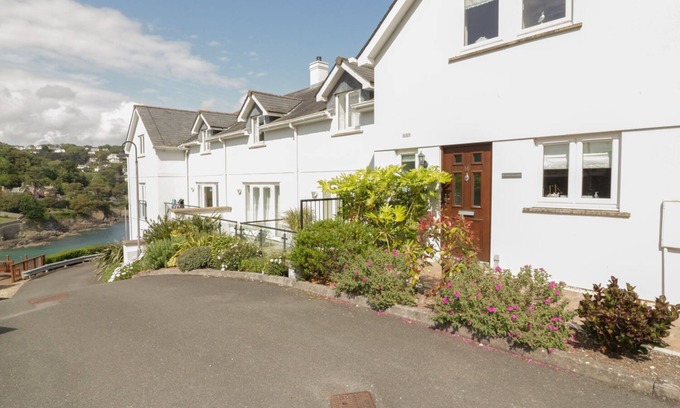 Salcombe Cottage | 16 BOLT HEAD, family friendly, country holiday cottage in Salcombe