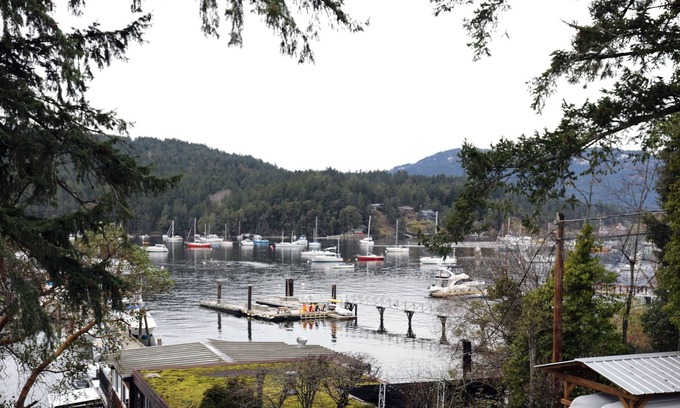 Brentwood Bay House | #161 Brentwood- 3 Bedroom House. Beautiful Ocean View