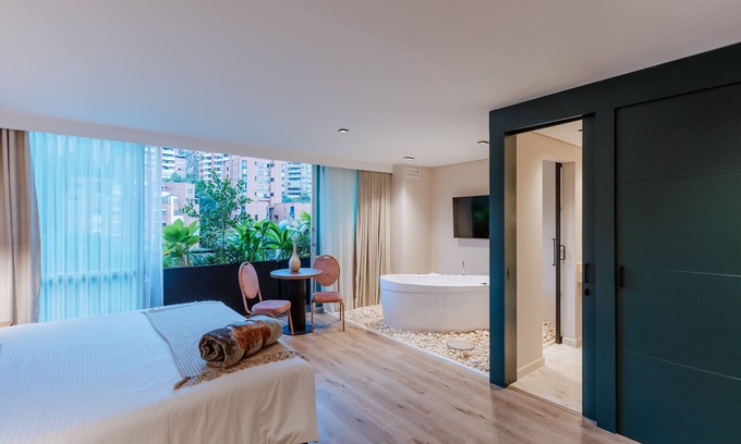 Las Lomas I Hotel | 1616 HOTEL